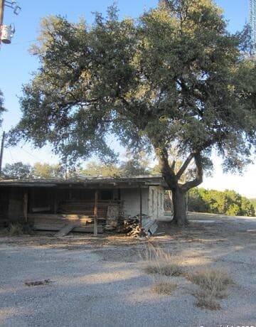 2-bedroom rental at 496 Cedarhill Dr. in Bandera, TX — photo 5
