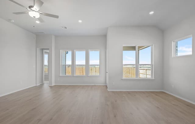 4-bedroom rental at 133 Heidi Hill in Castroville, TX — photo 4