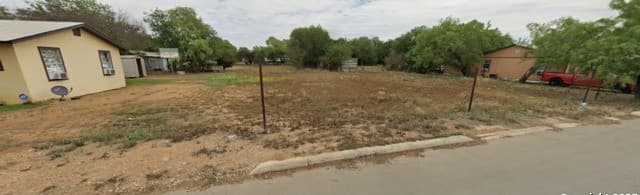 rental at 10 Willow st in Pearsall, TX — photo 3