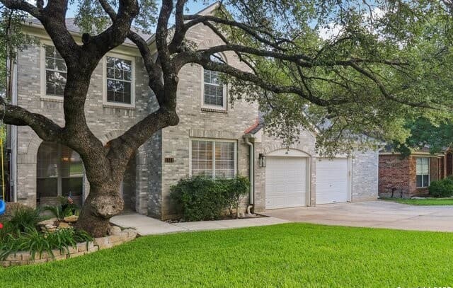 5-bedroom rental at 1321 Barton Creek in San Antonio, TX — photo 1
