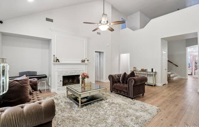5-bedroom rental at 1321 Barton Creek in San Antonio, TX — photo 2