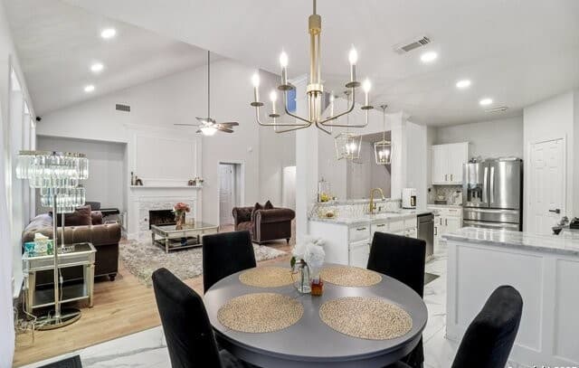 5-bedroom rental at 1321 Barton Creek in San Antonio, TX — photo 3