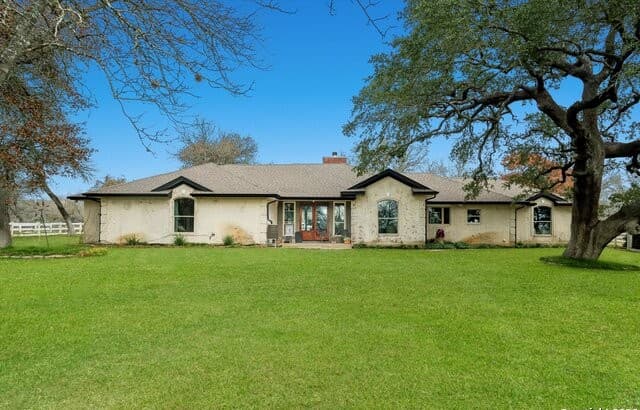 3-bedroom rental at 311 Indian Pink in Floresville, TX — photo 1