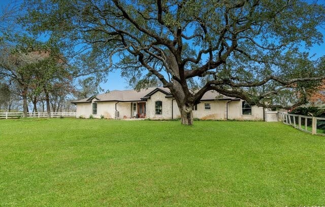 3-bedroom rental at 311 Indian Pink in Floresville, TX — photo 2
