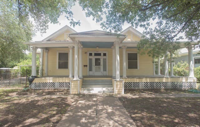 4-bedroom rental at 218 Cedar in San Antonio, TX — photo 1