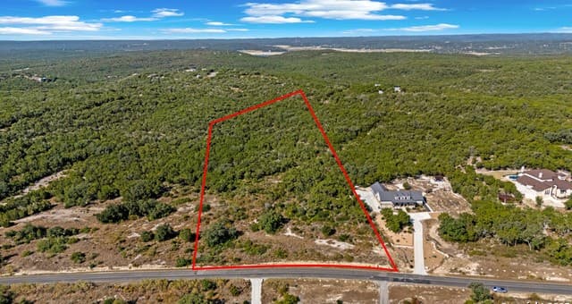 rental at 317 Cr RD 273 in Mico, TX — photo 5