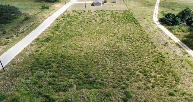 rental at 949 Cr 777 Lot 5 in Devine, TX — photo 4