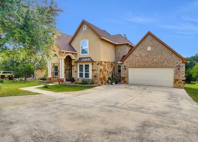 4-bedroom rental at 25603 Singing Rain in San Antonio, TX — photo 2
