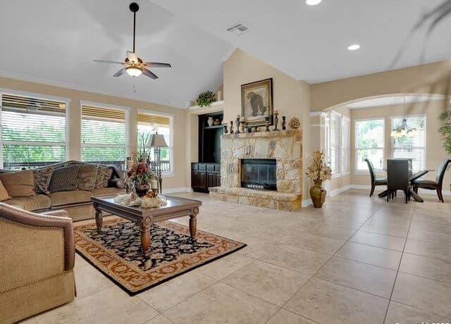 4-bedroom rental at 25603 Singing Rain in San Antonio, TX — photo 5