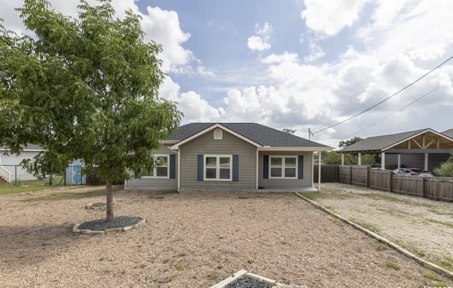 2-bedroom rental at 421 Cimarron in Spring Branch, TX — photo 1