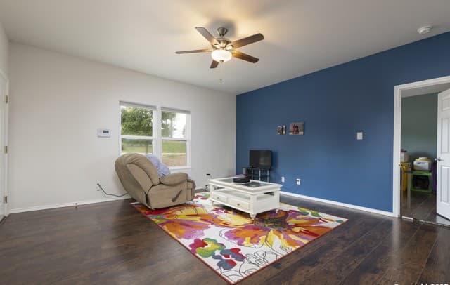 2-bedroom rental at 421 Cimarron in Spring Branch, TX — photo 4