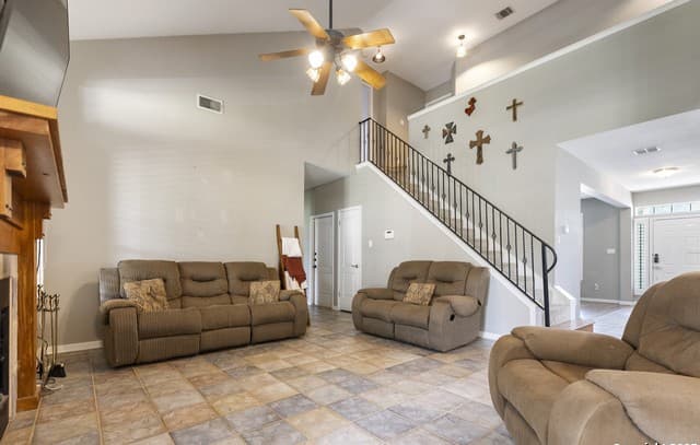 4-bedroom rental at 1732 Continental in Pleasanton, TX — photo 2