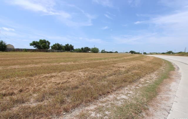rental at LOT 81-88 BLK A Nottingham Ln in Kenedy, TX — photo 1