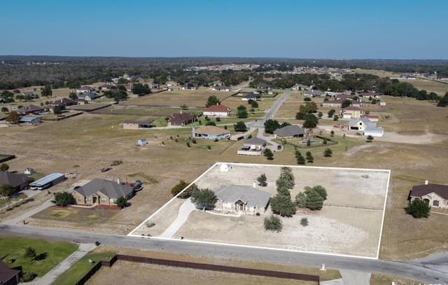 4-bedroom rental at 117 Abrego Run in Floresville, TX — photo 4
