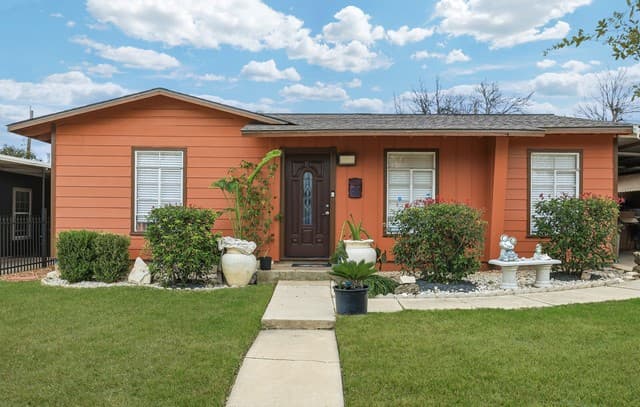 3-bedroom rental at 251 Cliffwood in San Antonio, TX — photo 1