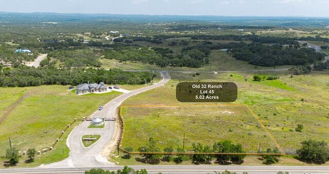 rental at 813 Old 32 Crossing in Blanco, TX — photo 1