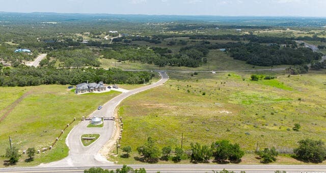 rental at 813 Old 32 Crossing in Blanco, TX — photo 3