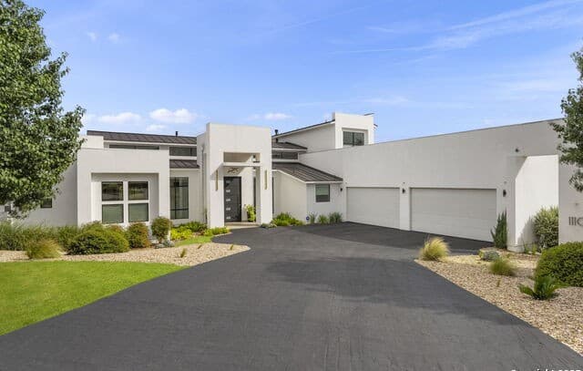 5-bedroom rental at 1110 Marchesi in San Antonio, TX — photo 2