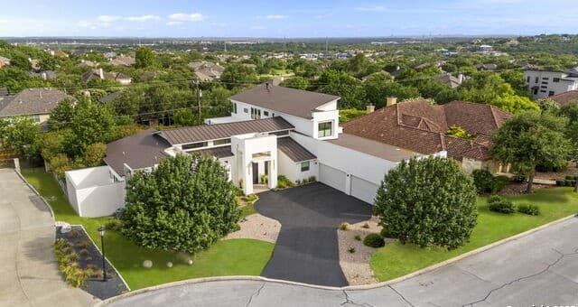 5-bedroom rental at 1110 Marchesi in San Antonio, TX — photo 3
