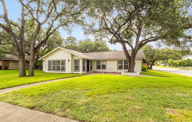 3-bedroom rental at 14102 Red Maple in San Antonio, TX — photo 1
