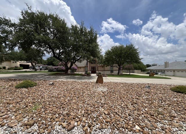 4-bedroom rental at 21918 Pesa Cove in Garden Ridge, TX — photo 3