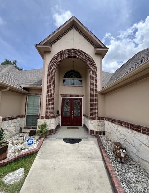 4-bedroom rental at 21918 Pesa Cove in Garden Ridge, TX — photo 4