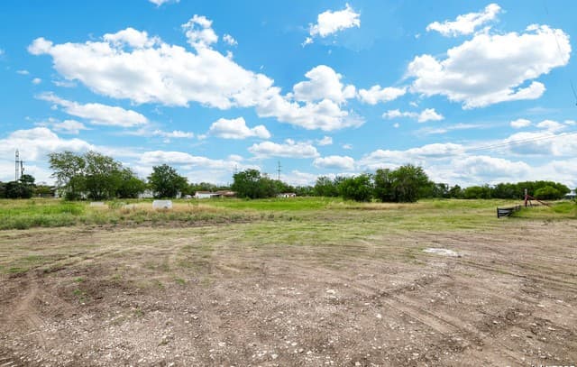 rental at 3400 Golden Ave in San Antonio, TX — photo 1