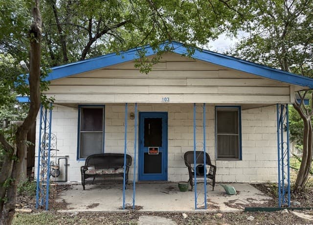1-bedroom rental at 103 Pharis in San Antonio, TX — photo 1