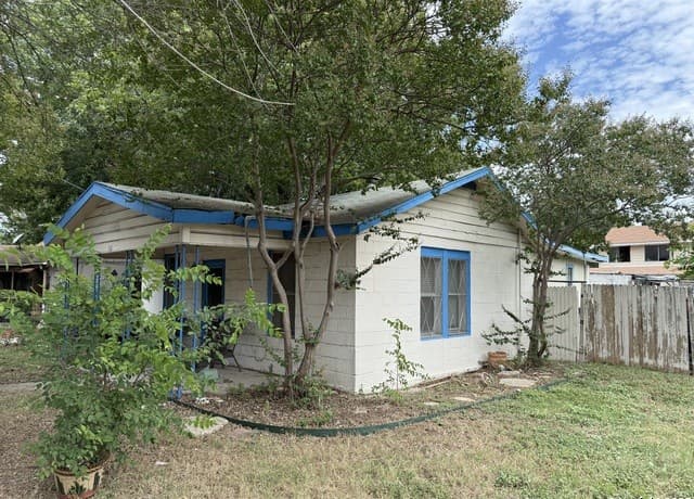 1-bedroom rental at 103 Pharis in San Antonio, TX — photo 3