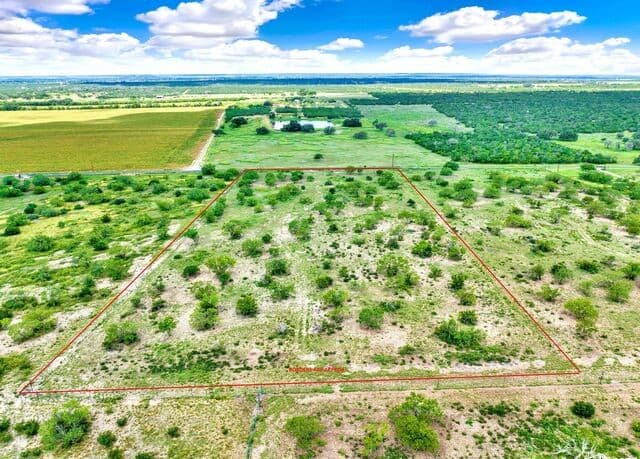 rental at LOT 3 Cr 424 in Hondo, TX — photo 1