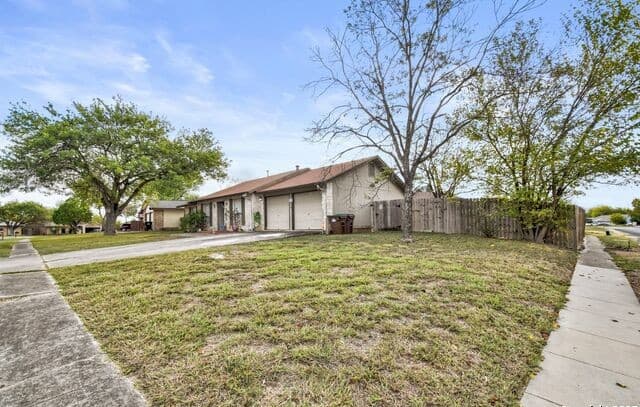 4-bedroom rental at 7710 Sundew Mist in San Antonio, TX — photo 2