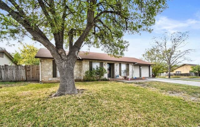 4-bedroom rental at 7710 Sundew Mist in San Antonio, TX — photo 3