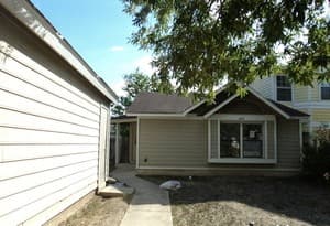 2-bedroom rental at 8401 Forest Ridge in San Antonio, TX — photo 1