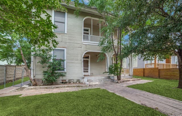rental at 617 Dawson in San Antonio, TX — photo 2
