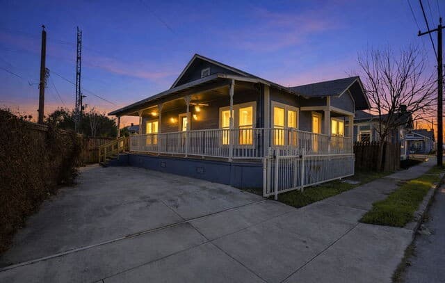 6-bedroom rental at 314 W Highland in San Antonio, TX — photo 2