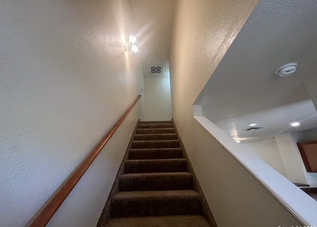 rental at 4602 Swann in San Antonio, TX — photo 2