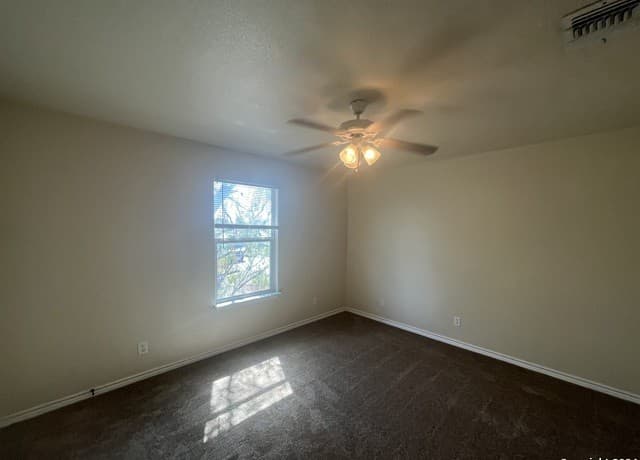 rental at 4602 Swann in San Antonio, TX — photo 5