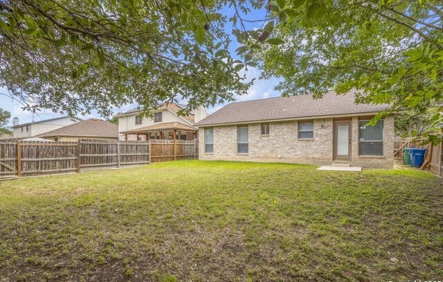 2-bedroom rental at 9006 Roquefort in San Antonio, TX — photo 3