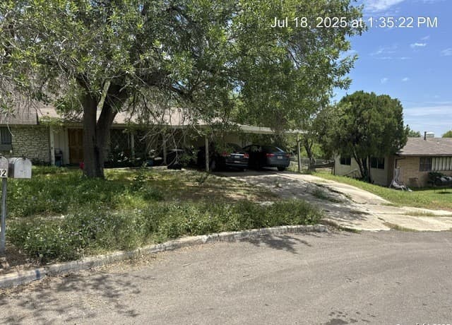 4-bedroom rental at 206 Threadneedle in San Antonio, TX — photo 1