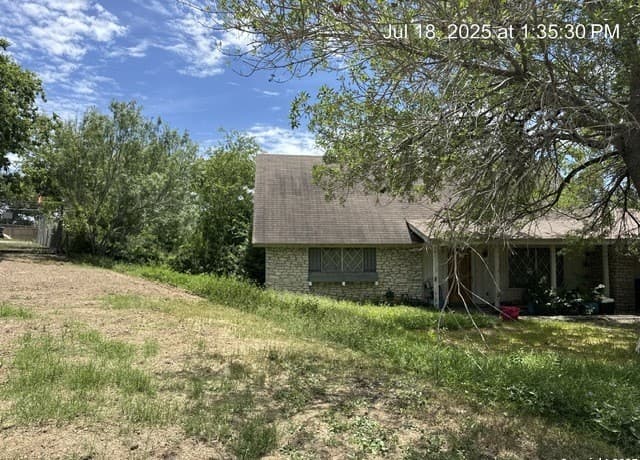 4-bedroom rental at 206 Threadneedle in San Antonio, TX — photo 2
