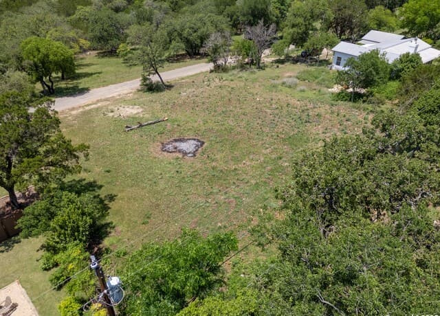 Home for sale at 314 Cherokee Dr in Bandera, TX — photo 5