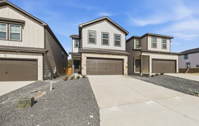 4-bedroom rental at 1018 West 1604 North Unit 202 in San Antonio, TX — photo 3