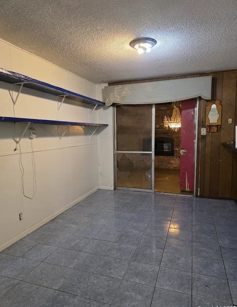 3-bedroom rental at 2103 Chesterhill in San Antonio, TX — photo 4