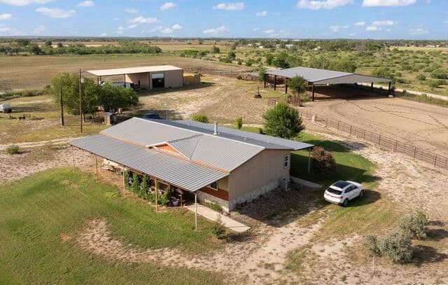 rental at 18434 Fm 471 in Natalia, TX — photo 2