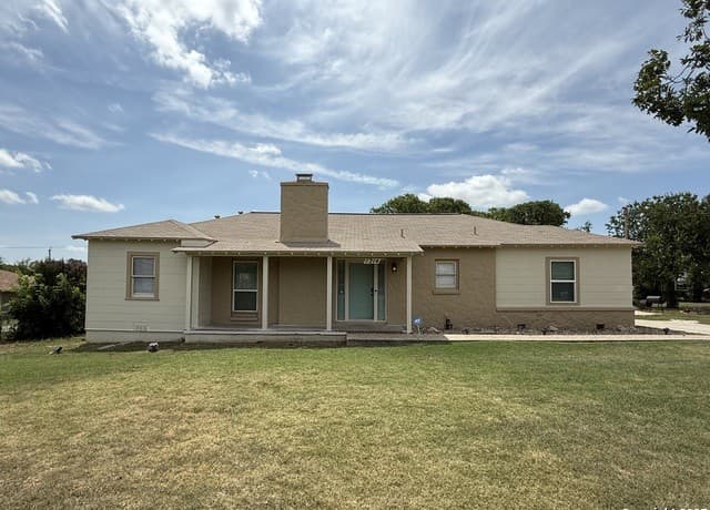 3-bedroom rental at 1214 Sutton in San Antonio, TX — photo 1