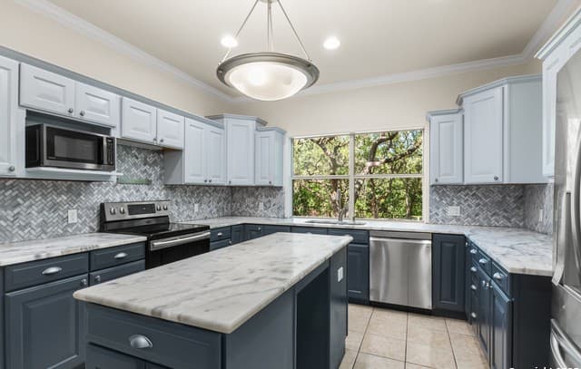 3-bedroom rental at 15125 Flying Circle in Helotes, TX — photo 3