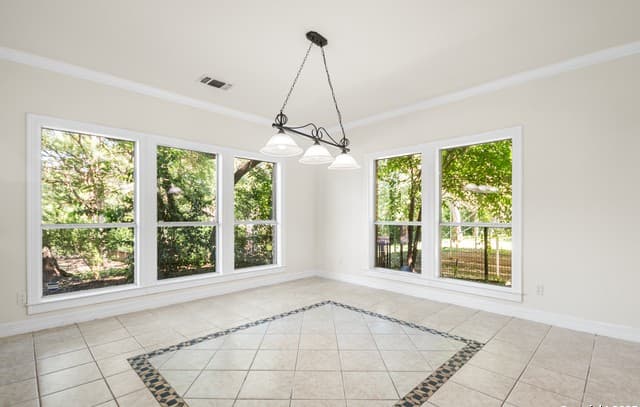 3-bedroom rental at 15125 Flying Circle in Helotes, TX — photo 5