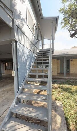 0rental at 3815 Ridgeline Unit UPSTAIRS APARTMENT in San Antonio, TX — photo 2