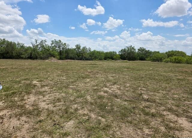 rental at 1050 N Hwy 132 in Natalia, TX — photo 3