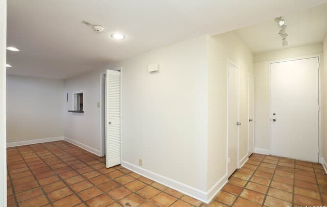 3-bedroom rental at 3102 Eisenhauer Unit B16 in San Antonio, TX — photo 5